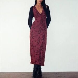 a.n.a Burgundy & Black Floral Midi Dress Medium